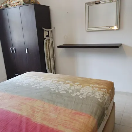 Apartment Near The Ladies Beach-100m Only *